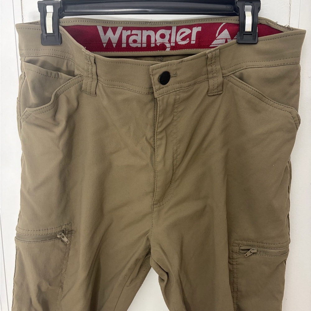 Wrangler Men's Cargo Pants in Tan